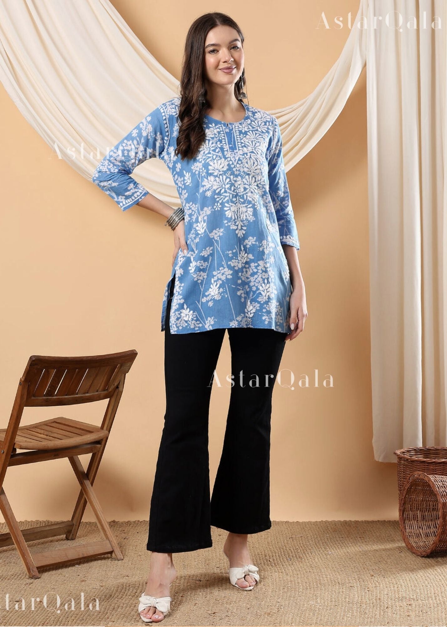AstarQala - Baaria Chikankari Mul Short Kurti Top - - 383_731e6d14-06c9-41b3-babb-5e0de9689690